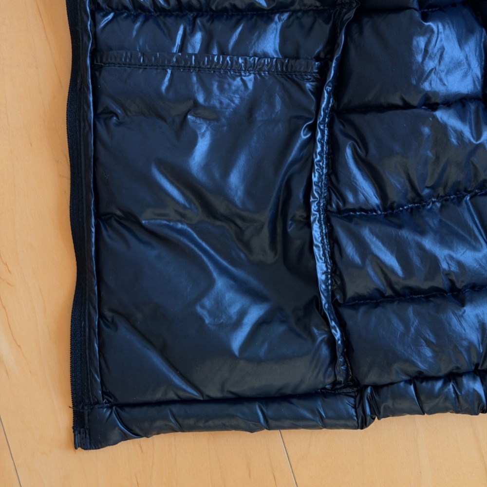 United Colors of Benetton~Black Lightweight Down Puffer Jacket ~ Size Small - Picture 6 of 7
